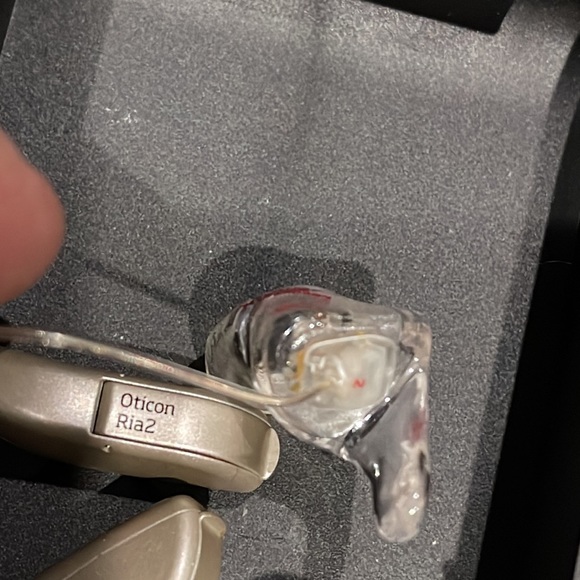 Oticon people first Hearing aid model Ria 2. Comes with cleaning aid - Picture 9 of 10